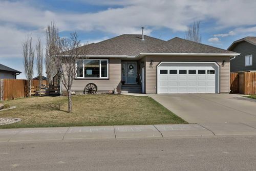 705 Centennial Avenue, Nobleford, AB, T0L1S0 | Card Image