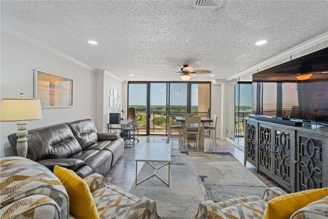APT-1002C - 1400 Ocean Dr, Condo with 2 bedrooms, 2 bathrooms and 2 parking in Corpus Christi TX | Image 5