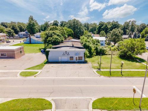 210 W Main St, Hartford, MI, 49057-1007 | Card Image