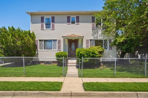 1 Moore Ave, Hempstead, NY, 11550-1617 | Card Image