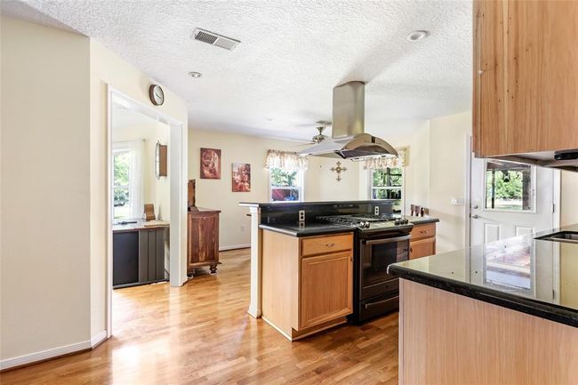 20418 Deer Run Rd, House other with 4 bedrooms, 3 bathrooms and 2 parking in Damon TX | Image 11