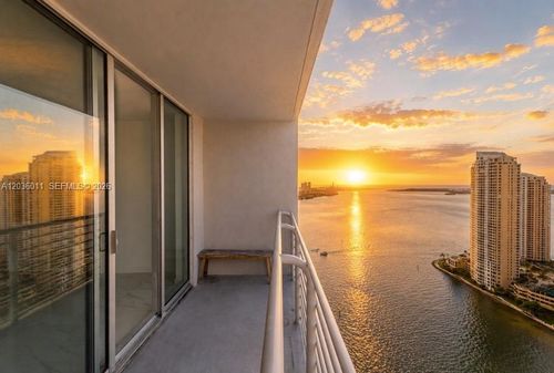 4015-325 S Biscayne Blvd, Miami, FL, 33131-2306 | Card Image