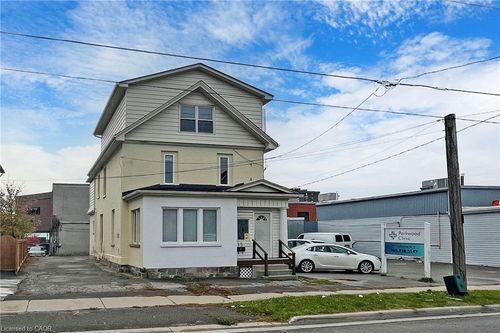 15 Colborne St E, Oshawa, ON, L1G1M1 | Card Image