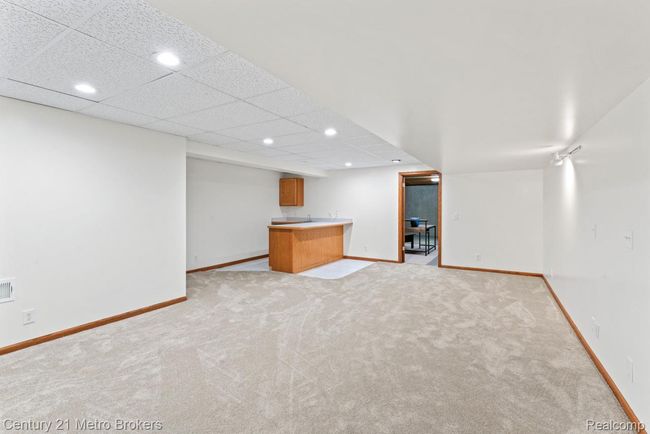 Basement with wet bar | Image 23