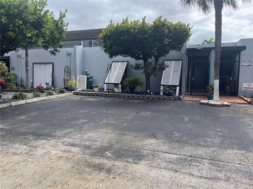 6386 Milk Wagon Ln, Miami Lakes, FL, 33014 | Card Image
