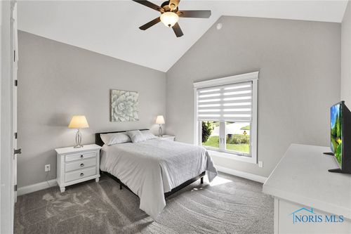 5444 Country Ridge Ln, Sylvania, OH, 43560-8203 | Card Image