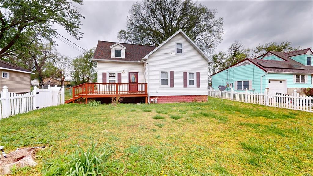 Elizabeth St, Nevada, MO 64772