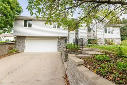 340 Pinewood Dr, Nebraska City, NE, 68410-3337 | Card Image