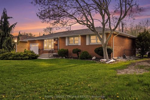 2435 Mckay Ave, Windsor, ON, N9E2P4 | Card Image