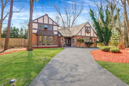 2 Linda Ln, Manorville, NY, 11949-3019 | Card Image