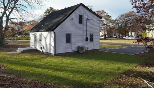 33 Broadway, Shirley, NY, 11967-2503 | Card Image