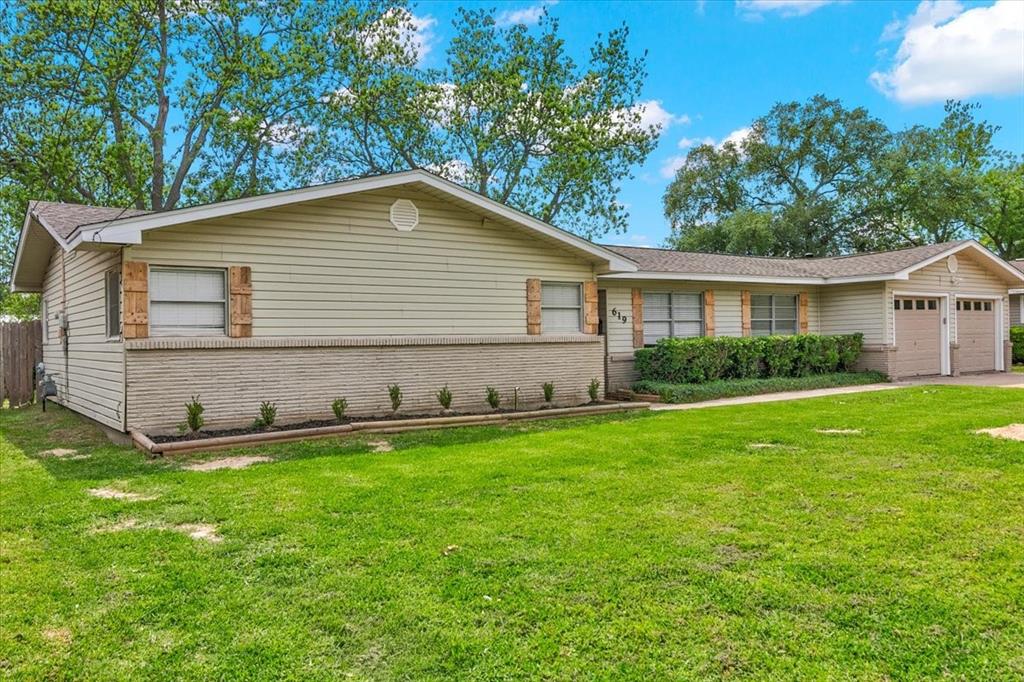 24th St, Nederland, TX 77627