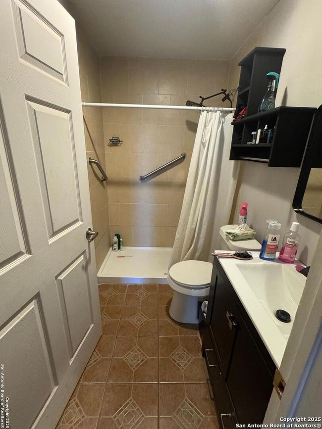 305 E Hugo St, House other with 3 bedrooms, 1 bathrooms and null parking in Dilley TX | Image 12