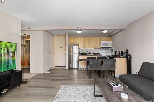 902-nuc-229 Paoakalani Ave, Honolulu, HI, 96815-3764 | Card Image