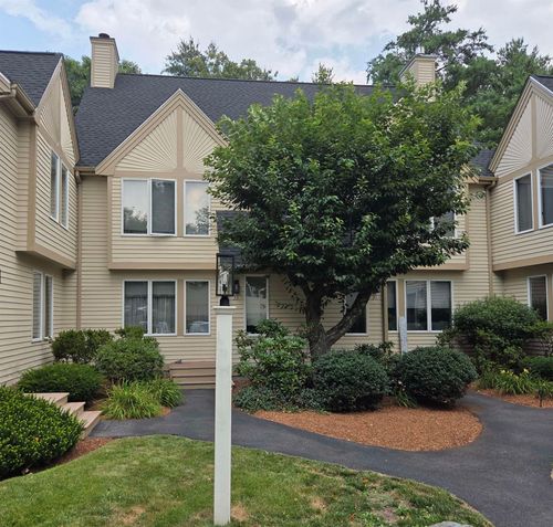 33 Dorchester Way, Nashua, NH, 03064-8115 | Card Image
