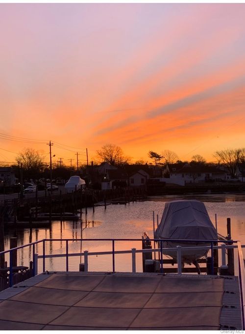 21 Beverly Rd, Wantagh, NY, 11793-4517 | Card Image