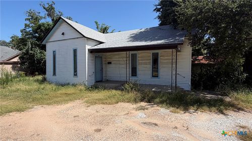 500 W 6th St, Cameron, TX, 76520-2507 | Card Image