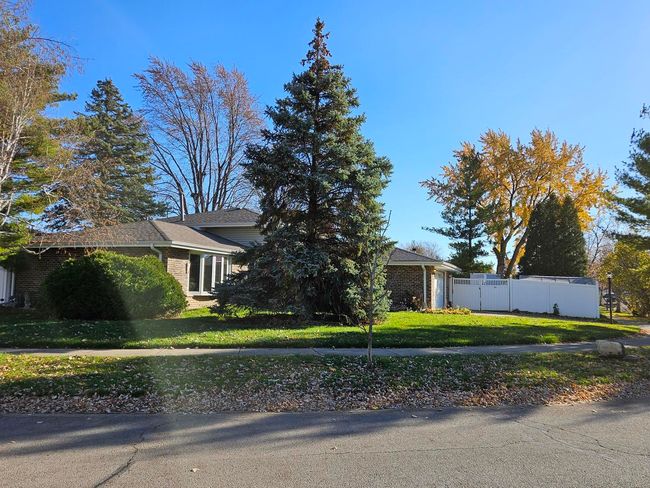10431 S Tod Dr, House other with 3 bedrooms, 2 bathrooms and 2 parking in Palos Hills IL | Image 11
