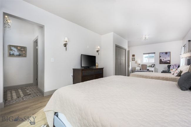 1 Bedroom Apartment/Garage Bedroom | Image 49