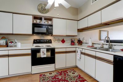 Spacious kitchen w/amble cabinets | Image 3