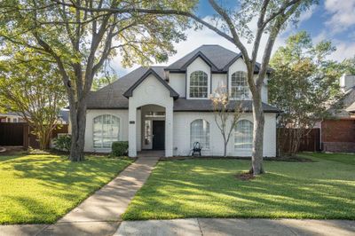 View of front of house with a front lawn | Image 1