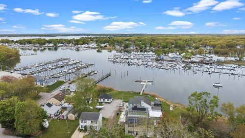 102 Sayles Ave, Warwick, RI, 02889-5530 | Card Image