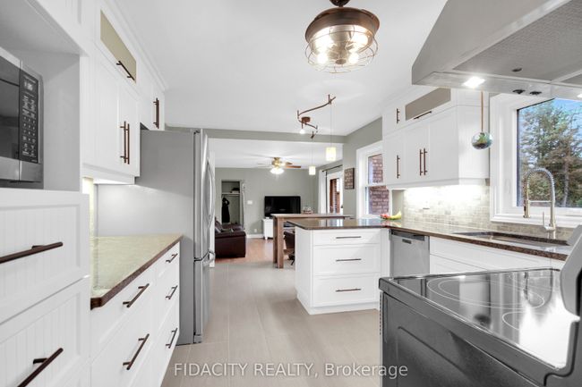 6657 Bluebird St, House other with 3 bedrooms, 3 bathrooms and 4 parking in Kars ON | Image 20