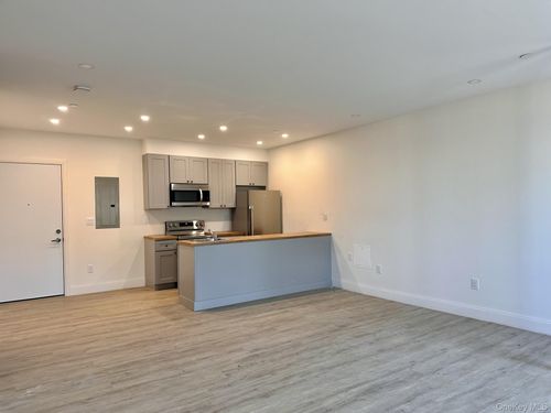 105-362 W Merrick Rd, Valley Stream, NY, 11580-5344 | Card Image