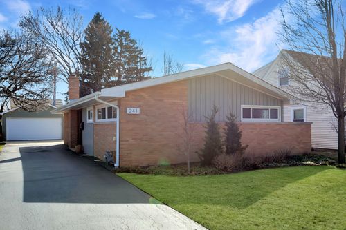 241 Lincoln St, Glenview, IL, 60025-4918 | Card Image