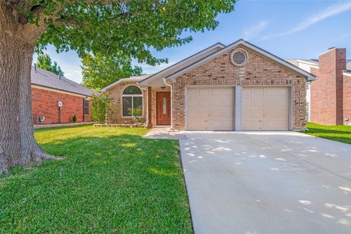 205 Weyland Dr, Grand Prairie, TX, 75052-3548 | Card Image
