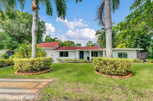 2633 Ne 3rd Ave, Wilton Manors, FL, 33334-2001 | Card Image