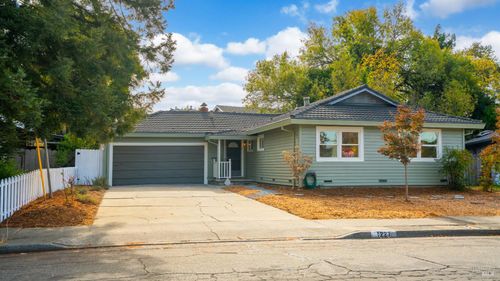 1227 Wyoming Dr, Santa Rosa, CA, 95405-7353 | Card Image