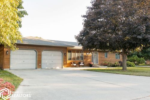 2210 14th Pl N, Clear Lake, IA, 50428-2035 | Card Image