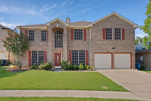 211 Camp Creek Dr, Arlington, TX, 76002-3300 | Card Image