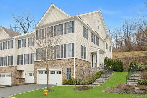 57 Dennis Ln, Pleasantville, NY, 10570-1032 | Card Image