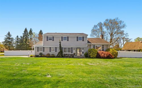 10 Carolee Ct, West Islip, NY, 11795-5104 | Card Image