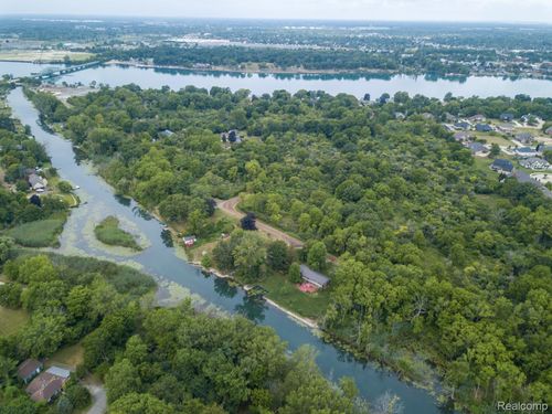 946 Gregory Dr, Grosse Ile, MI, 48138 | Card Image
