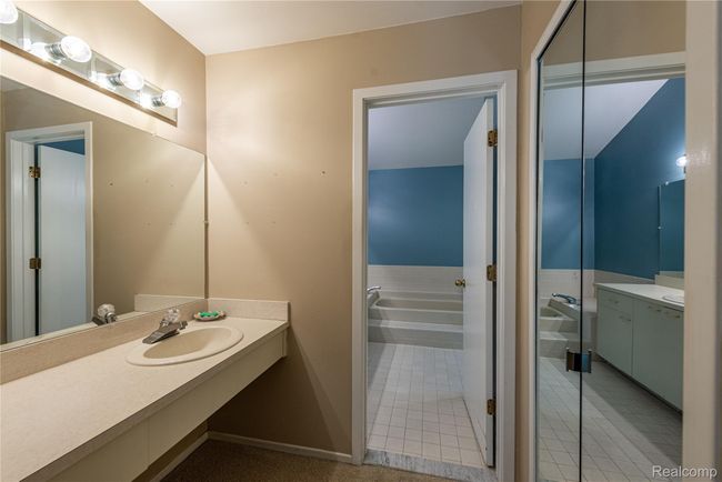 En-suite bathroom with vanity | Image 19