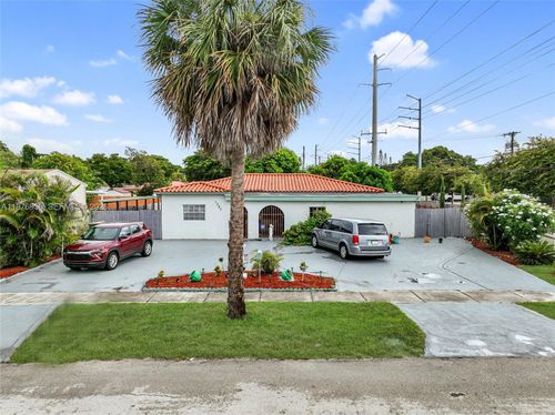 1385 Ne 130th St, North Miami, FL, 33161-4330 | Card Image