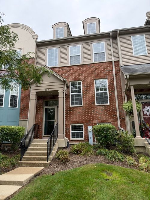105 Station Park Cir, Grayslake, IL, 60030-2467 | Card Image