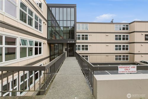 105-2253 Gilman Drive W, Seattle, WA, 98119 | Card Image