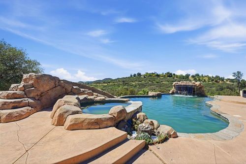 26940 Paradise Meadow Ln, Valley Center, CA, 92082-7462 | Card Image