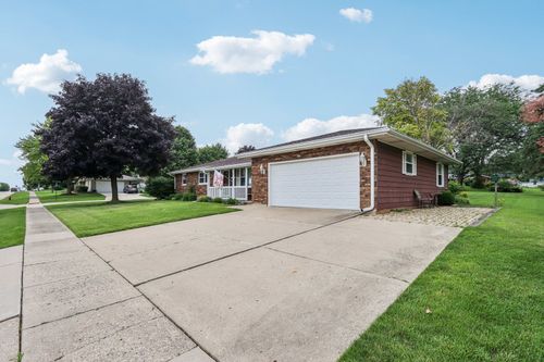 10514 N Church St, Huntley, IL, 60142-7160 | Card Image