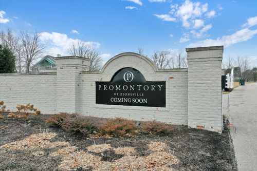 9635 Windy Hills Dr, Zionsville, IN, 46077-6004 | Card Image