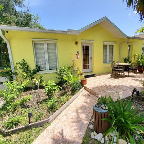 2437 Sunset Ave, NAPLES, FL, 34112-6427 | Card Image