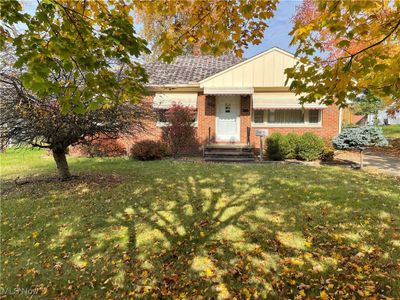 View of front facade featuring a front yard | Image 1