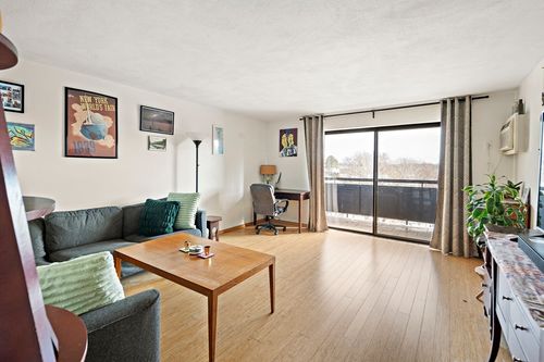 apt-d65-32 Whites Ave, Watertown, MA, 02472-4337 | Card Image