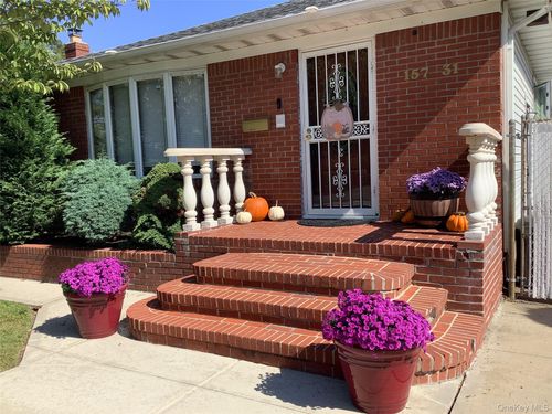 157 80th St, Howard Beach, NY, 11414-2640 | Card Image