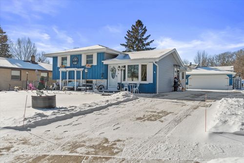 7485 S Highfield Ct, Oak Creek, WI, 53154-2415 | Card Image