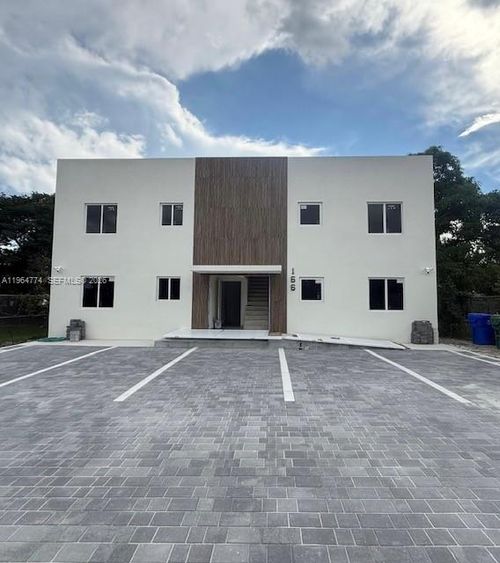 166 Ne 70th St, Miami, FL, 33138-5434 | Card Image